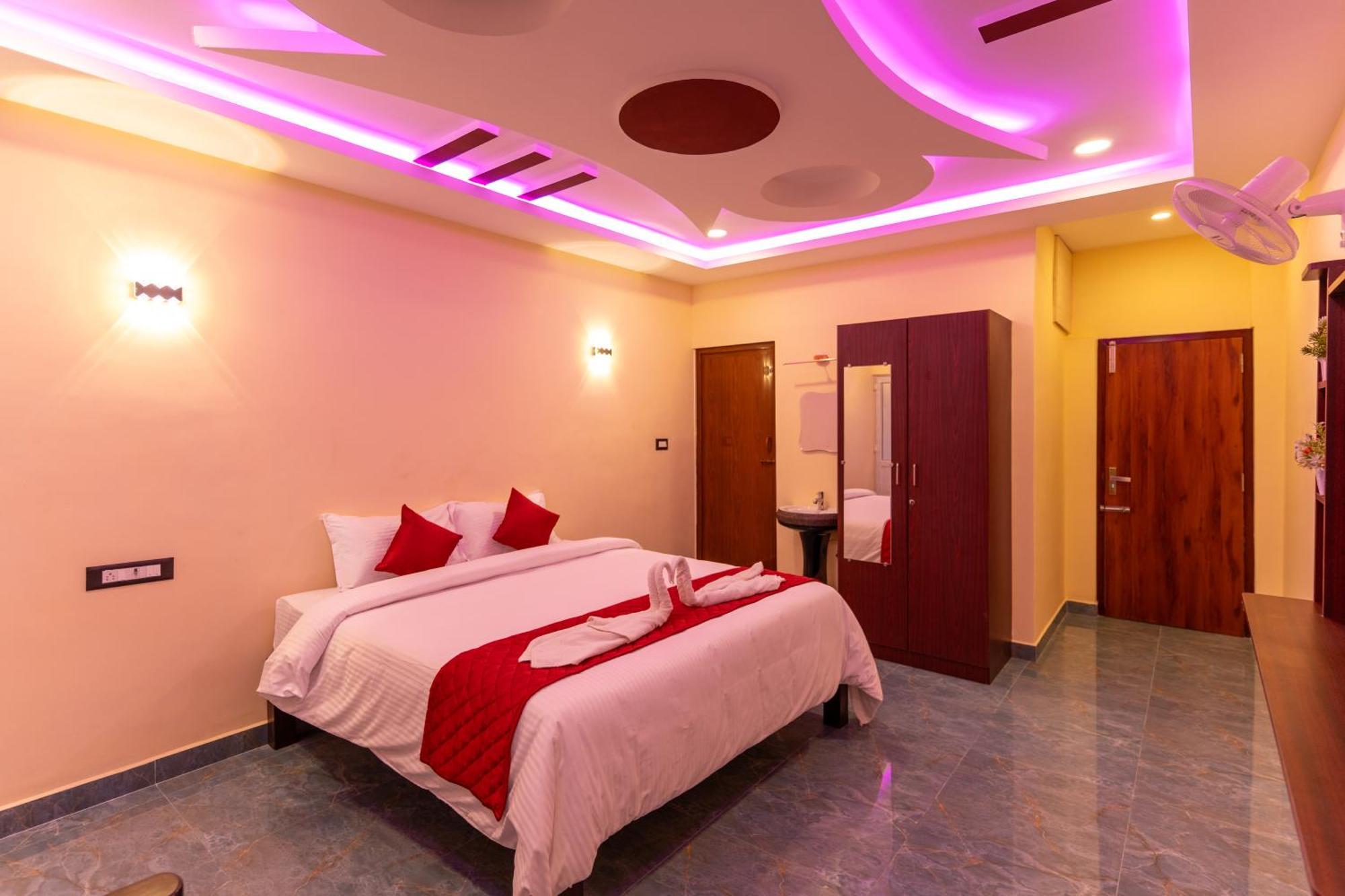 Auro Beach Resort Pondicherry Bagian luar foto