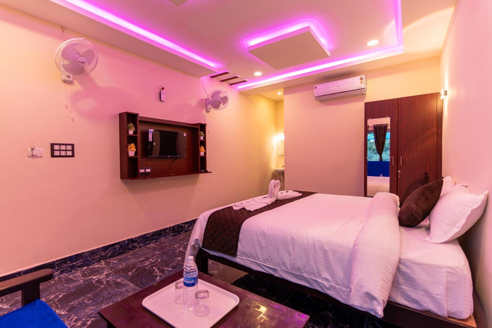 Auro Beach Resort Pondicherry Bagian luar foto
