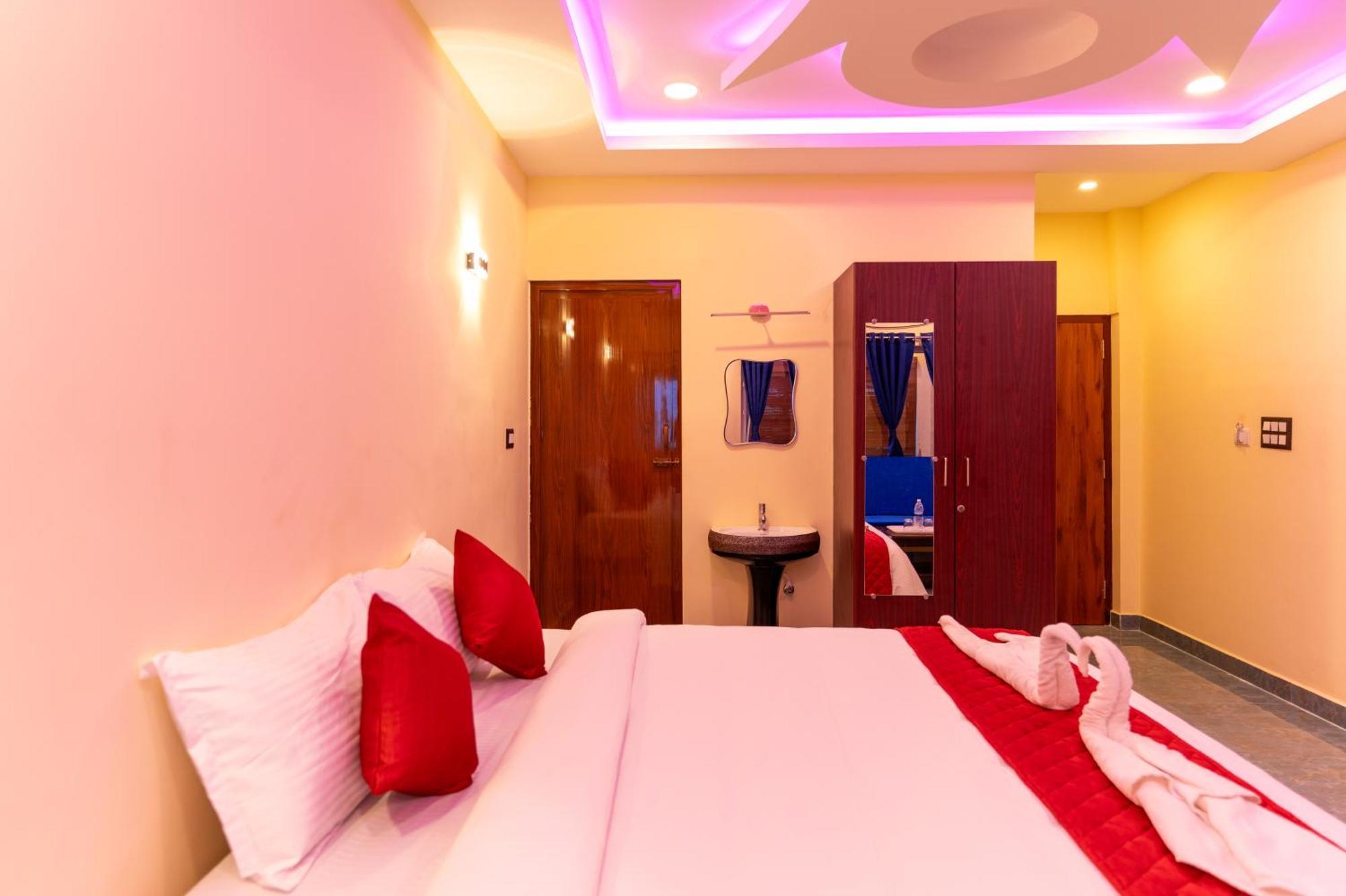 Auro Beach Resort Pondicherry Bagian luar foto